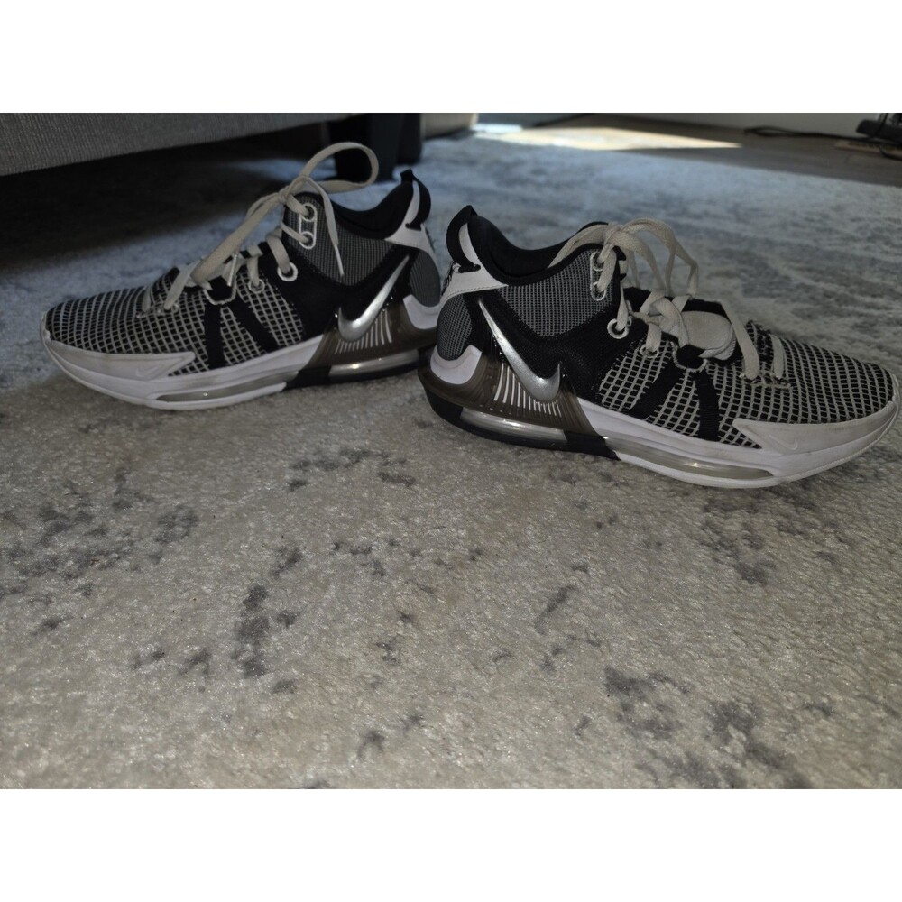 Nike LeBron Witness VII 7 White/Black/Metallic Silver Basketball Shoes Sz 9